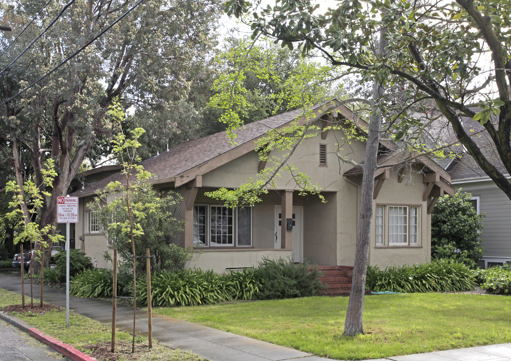 201 Cowper St in Palo Alto, CA - Foto de edificio