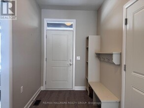 1547 Flanders Rd in Brockville, ON - Foto de edificio - Building Photo