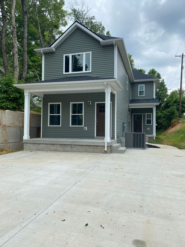 714 Gracey Ave in Clarksville, TN - Building Photo - Building Photo