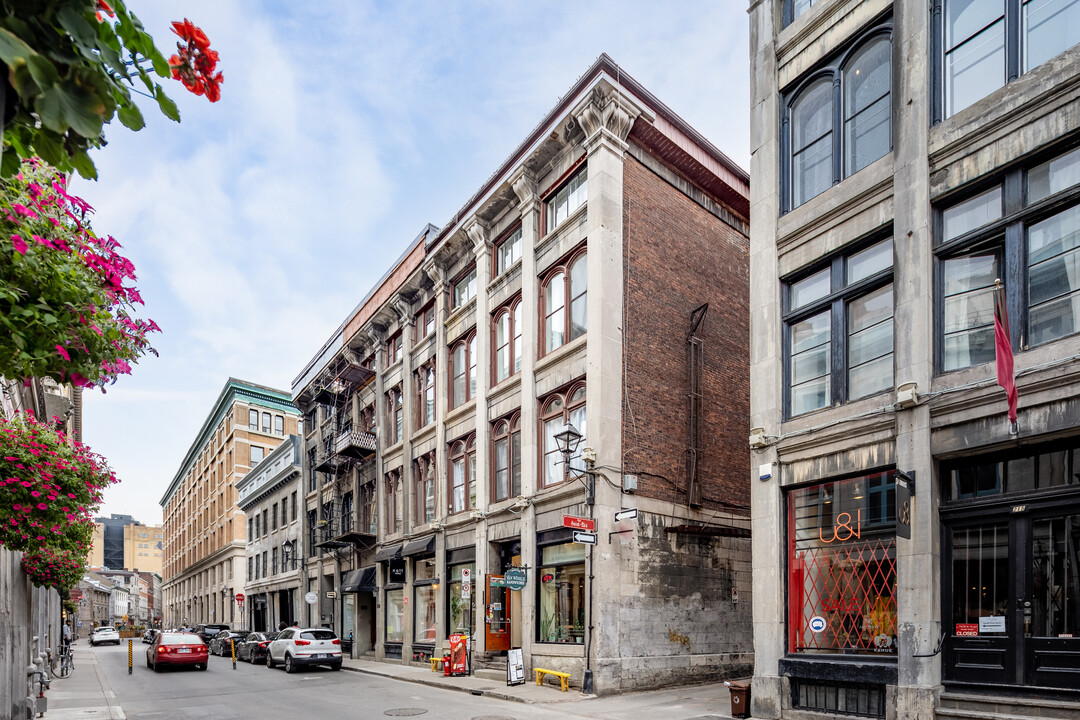 221 Saint-Paul O in Montréal, QC - Building Photo