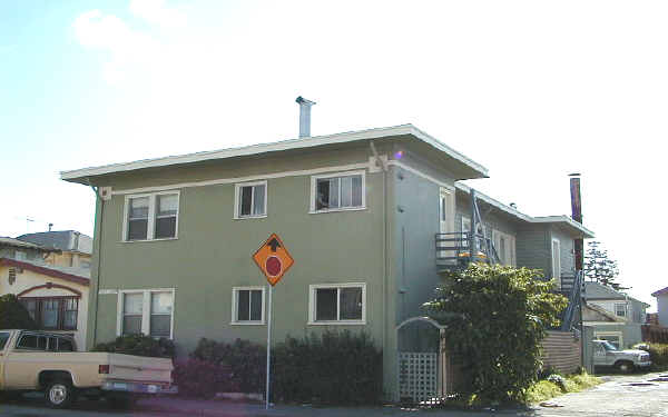 323 E 15th St in Oakland, CA - Foto de edificio