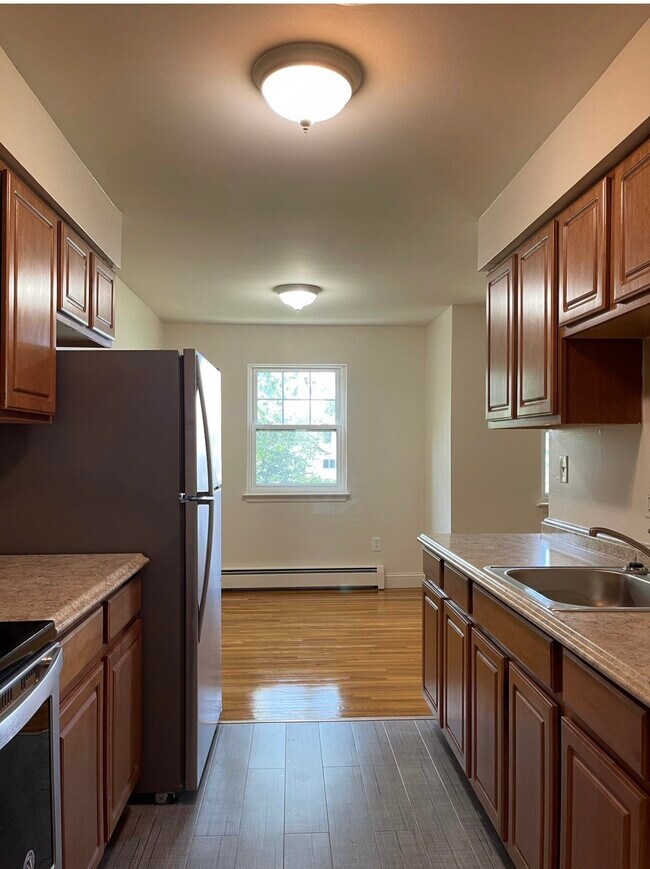 220 Meadow Ln in Secaucus, NJ - Building Photo - Building Photo