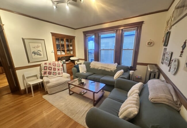 31 Iroquois St, Unit 2B in Boston, MA - Building Photo - Building Photo