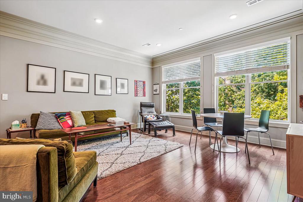 1301 H St NE in Washington, DC - Foto de edificio