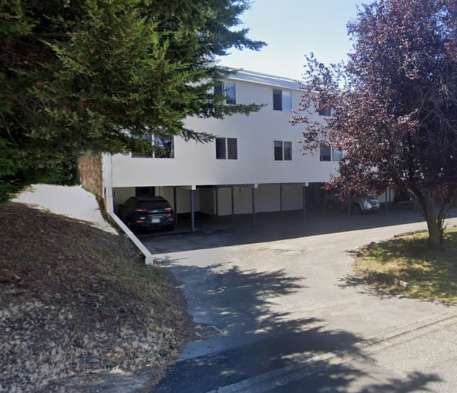 property at 646 Admirals Rd