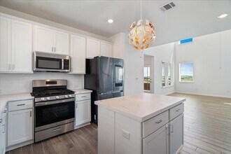 6516 Rounded Pebble Ln in Buda, TX - Foto de edificio - Building Photo