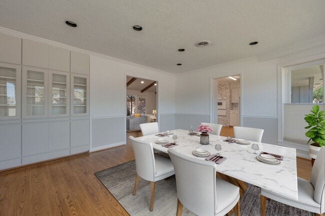 property at 3802 Sunnybrook Ln