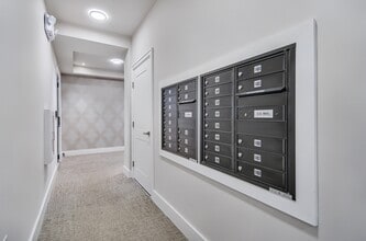 The Flats at Crossgates in Albany, NY - Building Photo - Building Photo