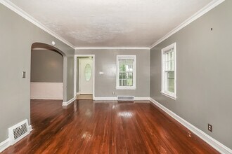 19600 Milan Dr in Maple Heights, OH - Building Photo - Building Photo