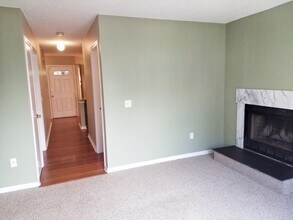 167 Old Foxon Rd in New Haven, CT - Building Photo - Building Photo