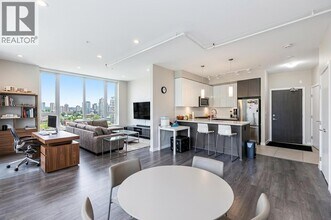 22 E Royal Ave in Vancouver, BC - Building Photo - Building Photo