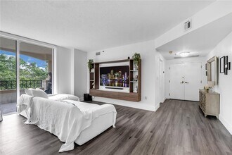 1834 Brickell Ave, Unit 33 in Miami, FL - Building Photo - Building Photo