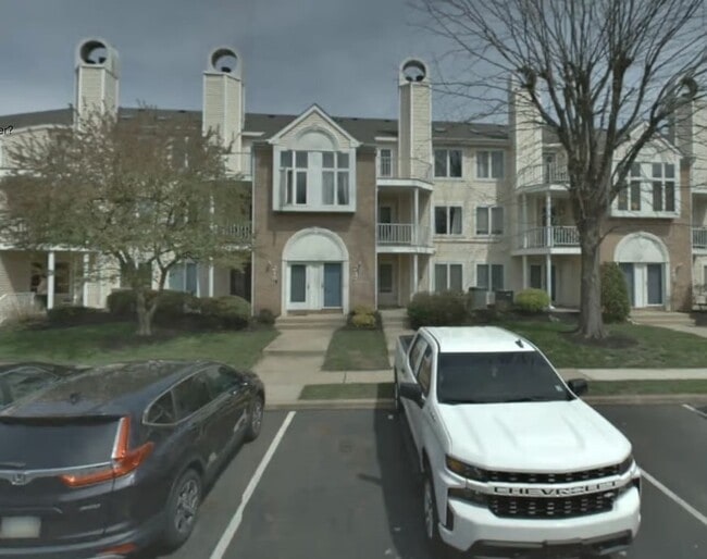 property at 220 Jennifer Ct