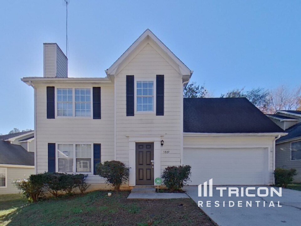 5889 Old Wellborn Trce in Lithonia, GA - Building Photo