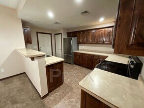 1301 April Crossing in Webb City, MO - Building Photo - Building Photo