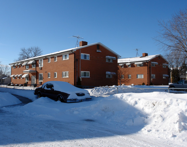 16461-16471 E 10 Mile Rd in Roseville, MI - Foto de edificio - Building Photo