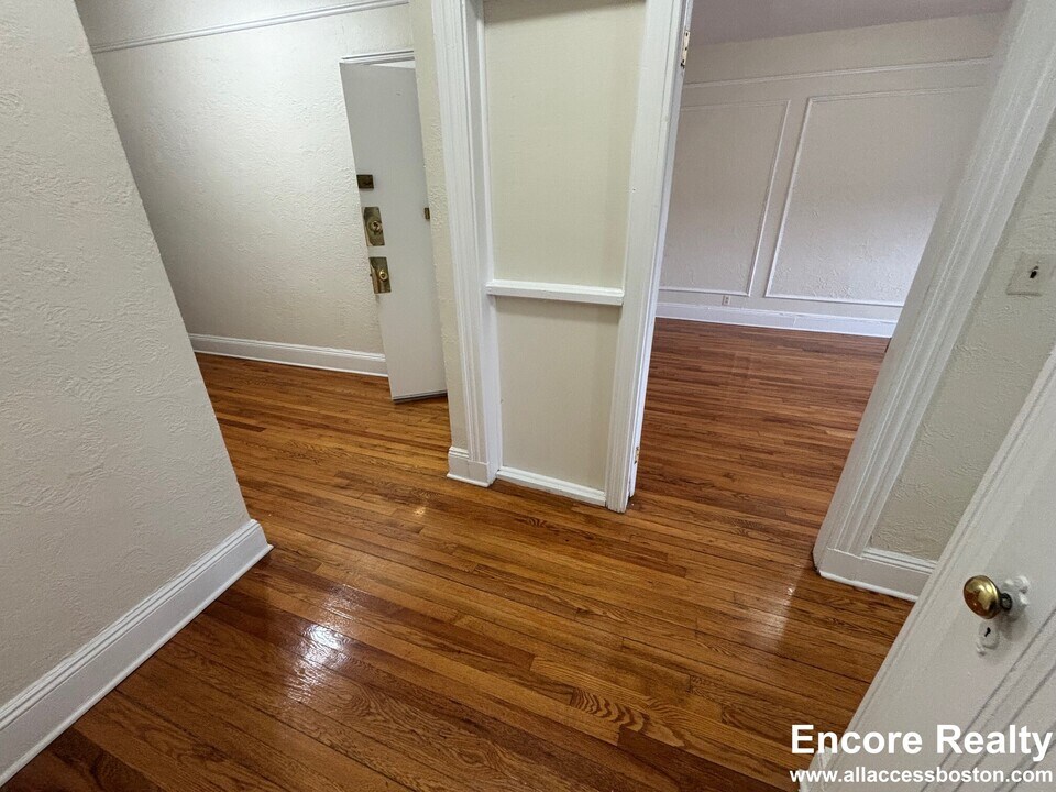 1714 Commonwealth Ave, Unit 18 in Boston, MA - Building Photo