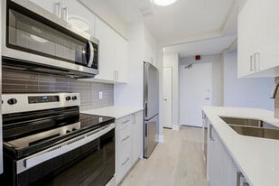 Bedford Towers in Toronto, ON - Building Photo