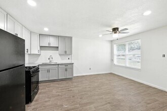 716 Hargest St in Prairie View, TX - Building Photo - Building Photo