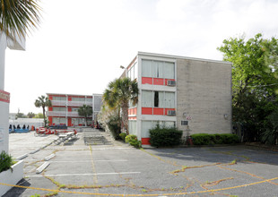 Palms Court in Myrtle Beach, SC - Building Photo - Building Photo