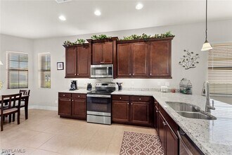 11652 Meadowrun Cir, Unit 1021 in Ft. Myers, FL - Building Photo - Building Photo
