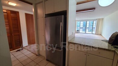1350 Ala Moana Blvd in Honolulu, HI - Building Photo - Building Photo