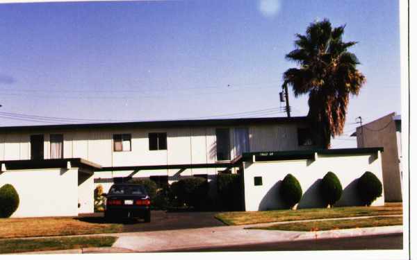 13662-13668 Estero Cor in Tustin, CA - Foto de edificio - Building Photo