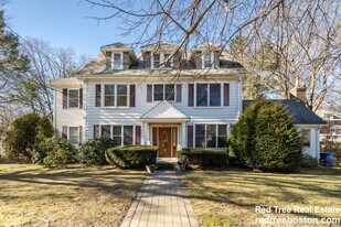 829 Chestnut St in Waban, MA - Building Photo