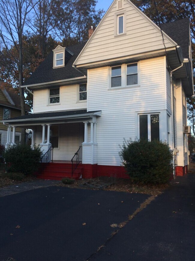 591 Washington Ave in West Haven, CT - Building Photo - Building Photo