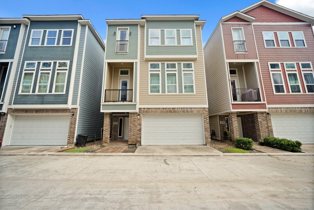 2110 Oatfield Dr in Houston, TX - Building Photo