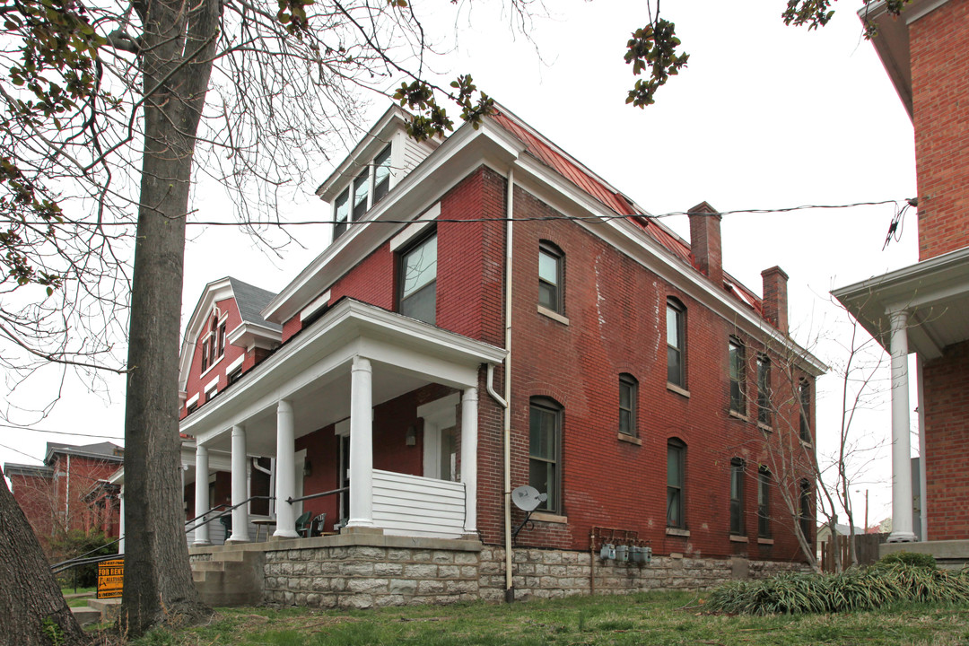 1111 S 1st St in Louisville, KY - Building Photo