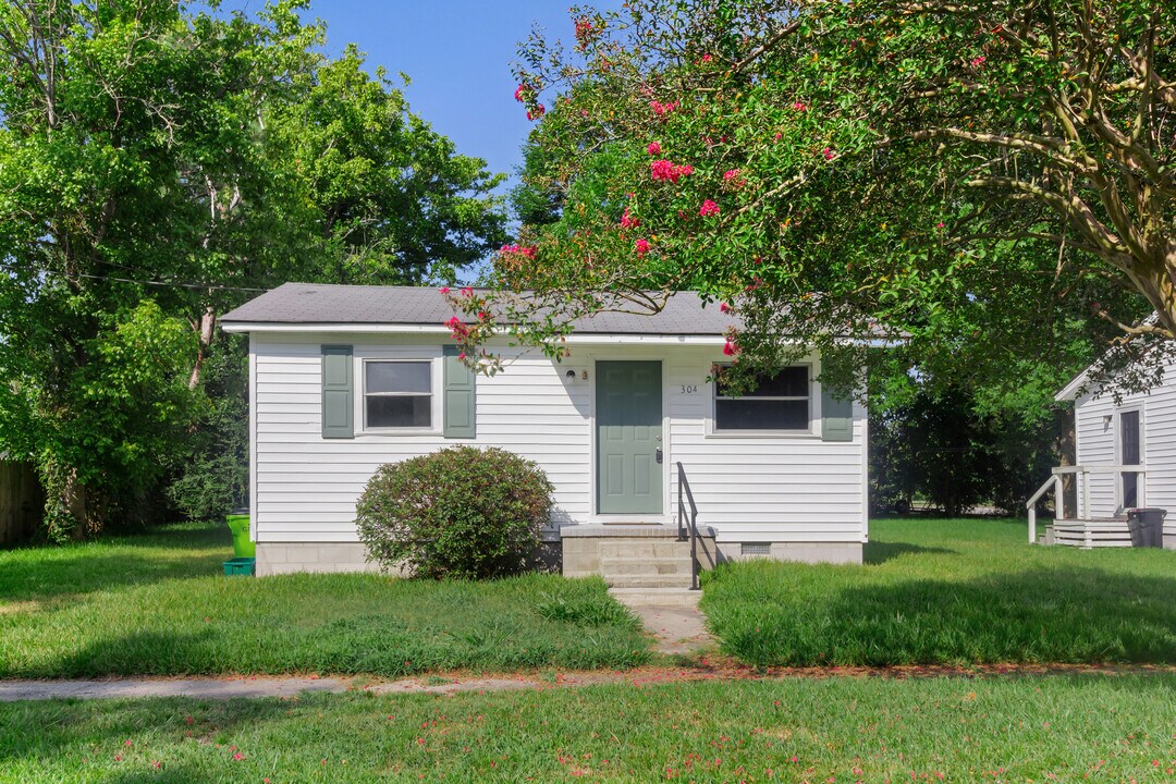 304 B St in Bridgeton, NC - Building Photo