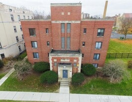 425 W Bancroft St in Toledo, OH - Building Photo