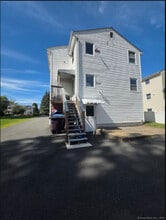 985 Slater Rd in New Britain, CT - Building Photo - Building Photo