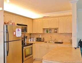 1465 NE 123rd St-Unit -416 in North Miami, FL - Building Photo - Building Photo