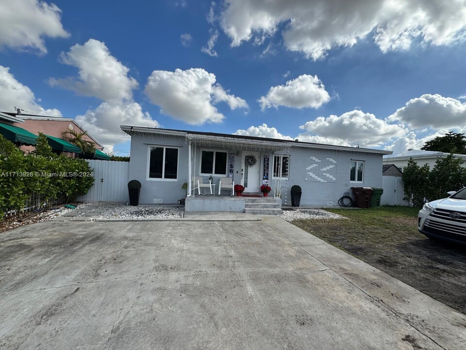 3551 Palm Ave in Hialeah, FL - Building Photo