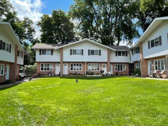 Parkland Village in Orangeville, ON - Building Photo