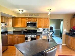 721 Mohican Trail in Lake In The Hills, IL - Foto de edificio - Building Photo