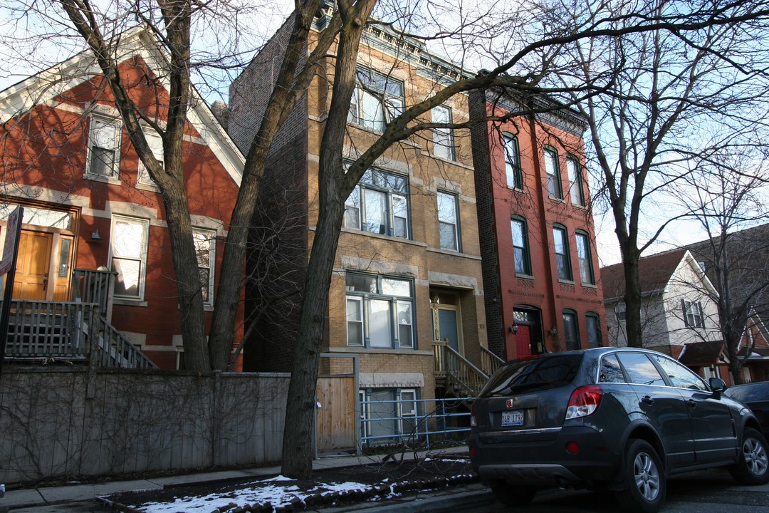 1651 N Claremont Ave in Chicago, IL - Building Photo