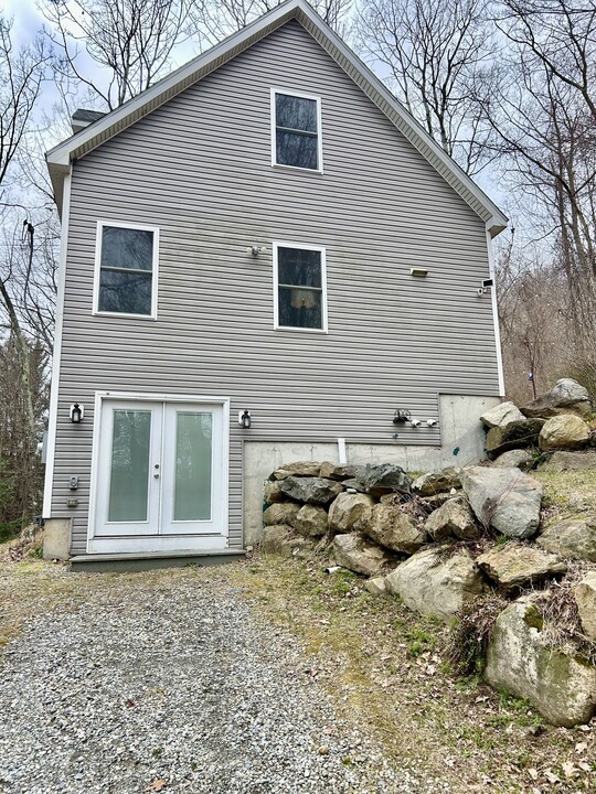 108 S Kent Rd in Kent, CT - Building Photo