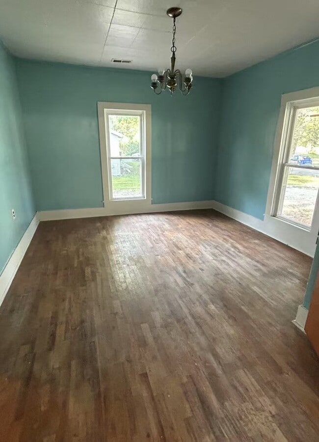 property at 1124 N Cherry St