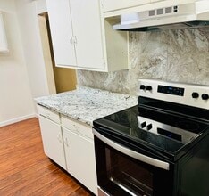 3808 San Novado Way in North Highlands, CA - Foto de edificio - Building Photo