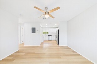 Iris Flats in Melbourne, FL - Building Photo