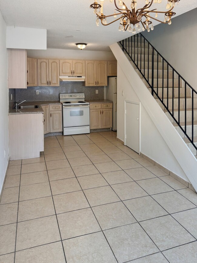 1560 NW 15th Street Rd in Miami, FL - Foto de edificio - Building Photo