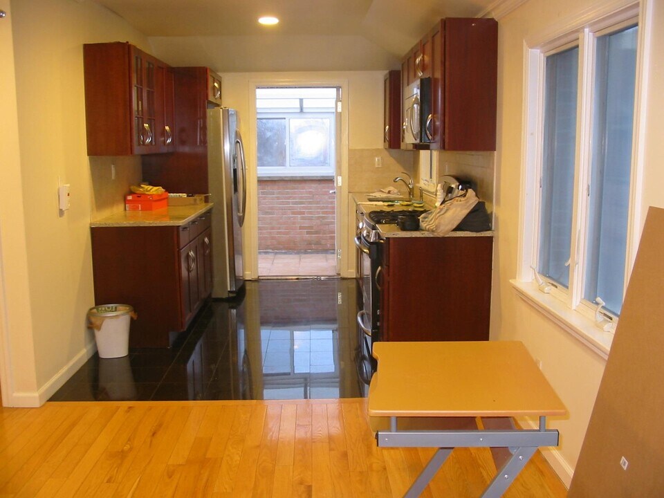 148-15 35th Ave in Queens, NY - Building Photo