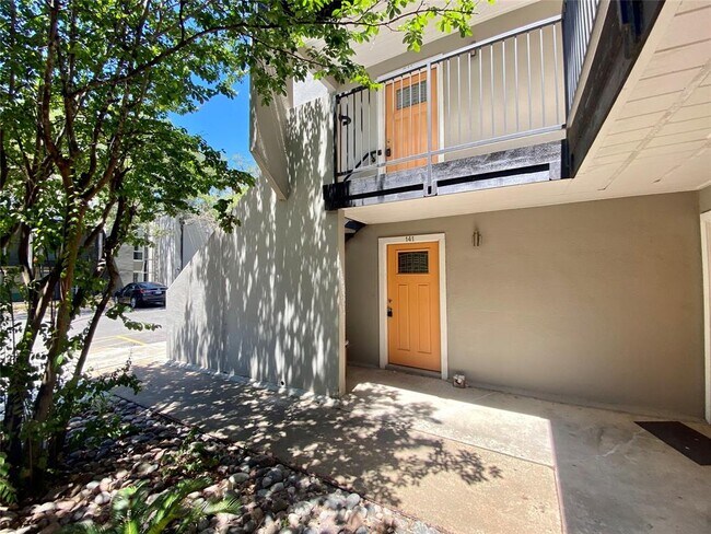 935 La Posada Dr