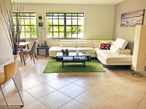 8621 SW 5th St, Unit 205 in Pembroke Pines, FL - Foto de edificio - Building Photo