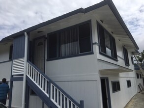 1203 Hele St, Unit Upstairs in Kailua, HI - Foto de edificio - Building Photo