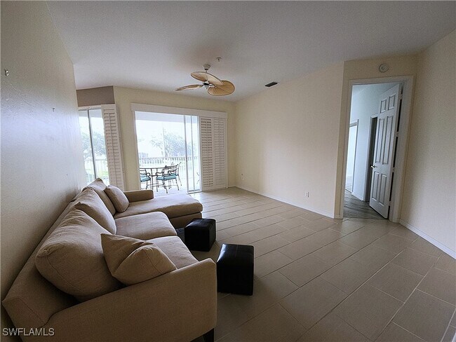 2135 Arielle Dr in Naples, FL - Building Photo - Building Photo