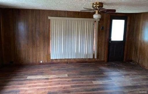10537 Cedarwood Rd in Mineral Point, MO - Foto de edificio - Building Photo